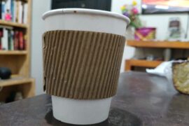vaso de café con leche en polvo