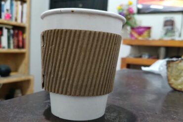 vaso de café con leche en polvo