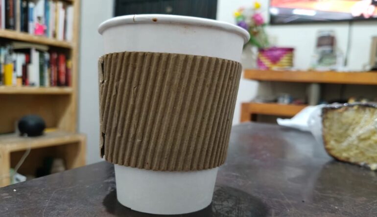vaso de café con leche en polvo